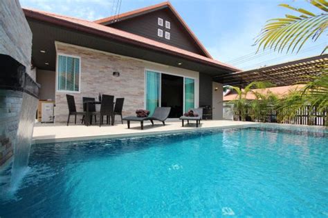 The Ville Jomtien Pool Villa by Larsen .